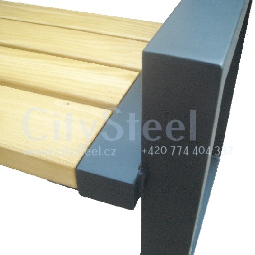 Parková lavička CITYHALL s opěrkou ( Kovová konstrukce barva RAL 7016 (antracitová) + latí dřeva barva Dub antik)